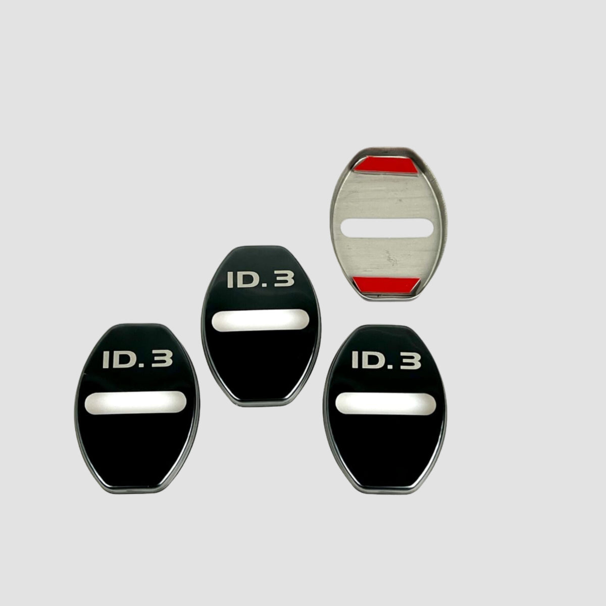 Fire dørlås covers i sort med ID.3 logo samt én variant i rød og sølv