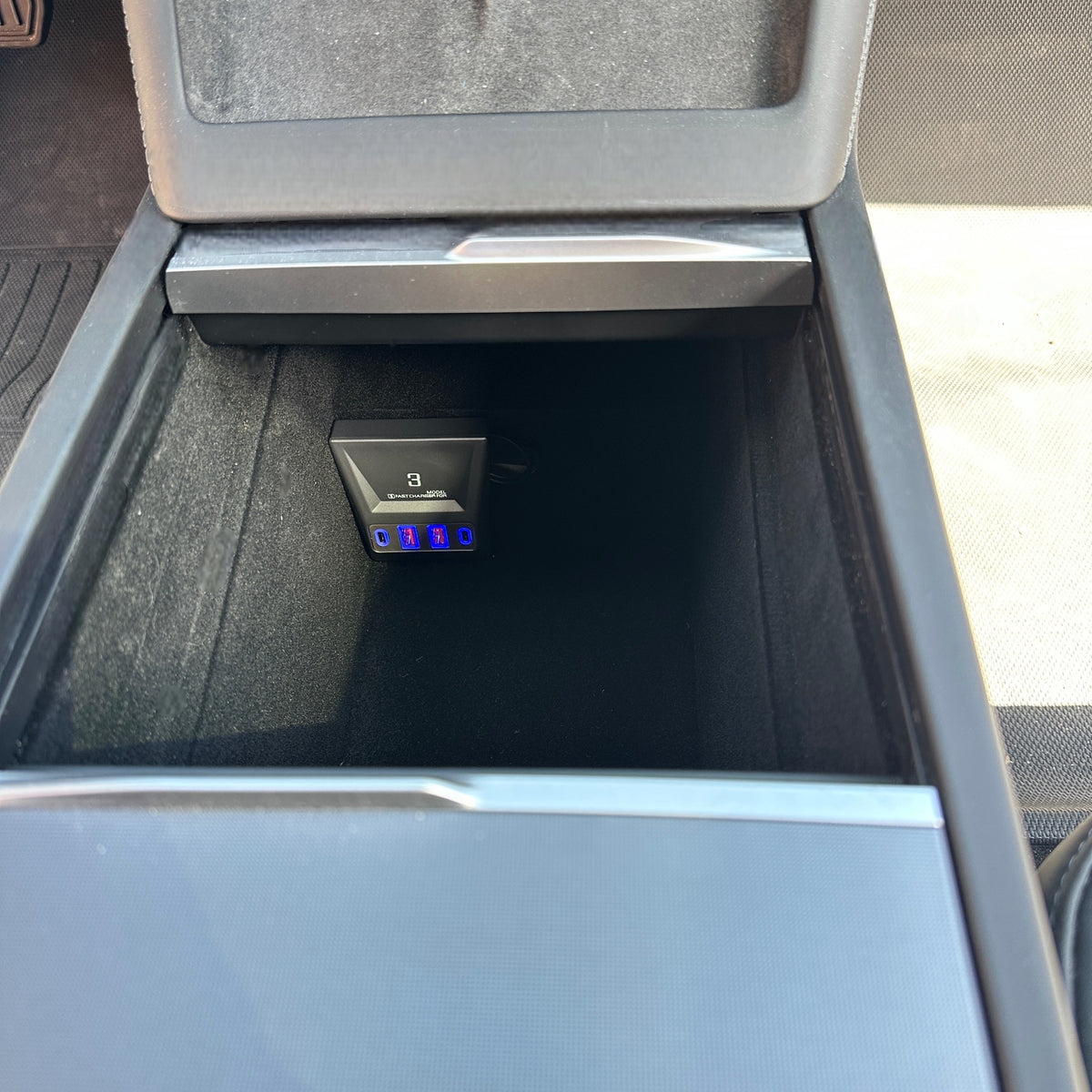 USB-hub til Tesla Model 3 Highland