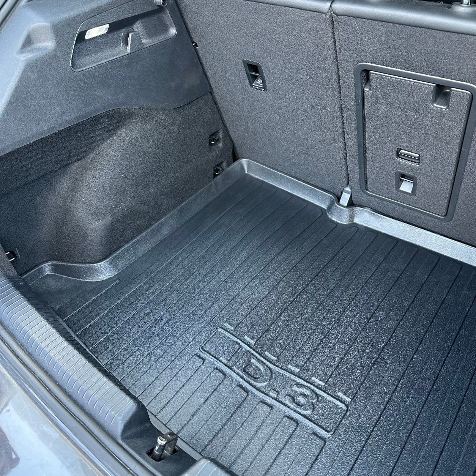 Bagagerumsmåtte i sort gummi til Volkswagen ID.3 bil, set fra oven.