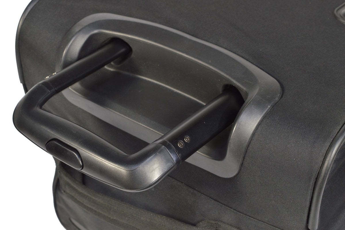 Udvidedt teleskophåndtag på Car-Bags trolleys til Tesla Model Y, med knap og gummidæk