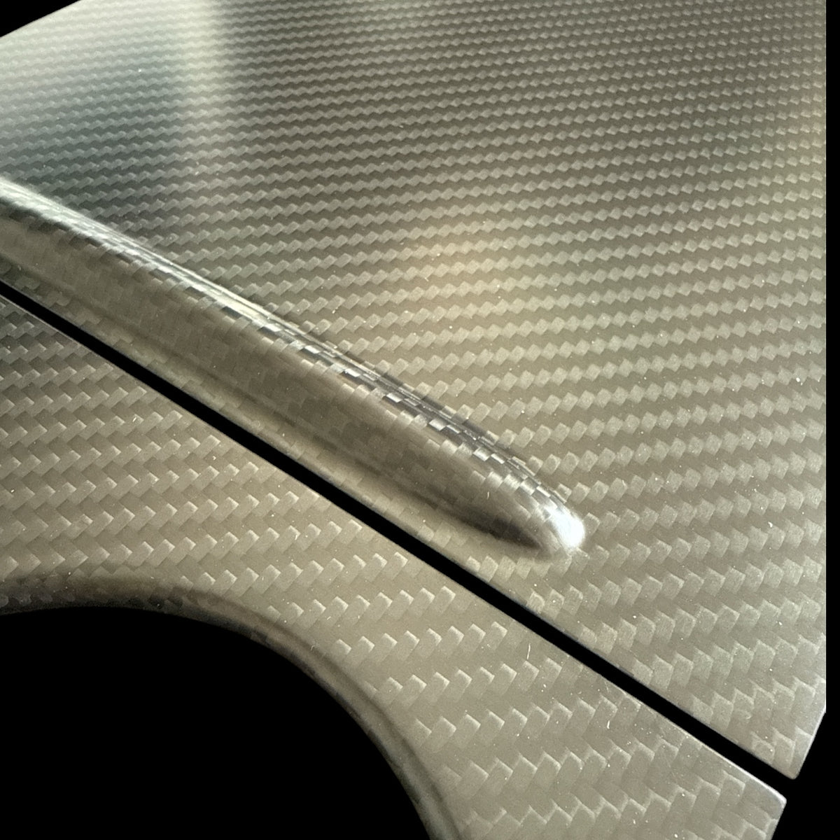Cover til midterkonsol i ægte carbon til Tesla Model 3/Y – billede 2