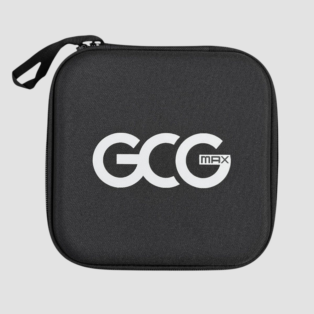 Lukket sort GCG MAX opbevaringstaske med lynlås og logo