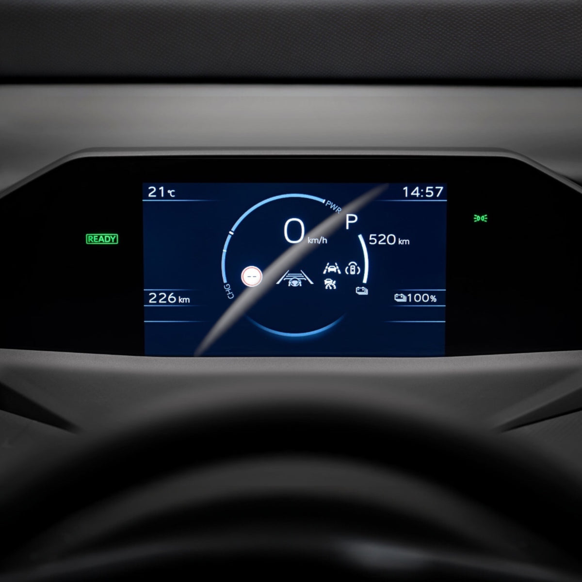 Skærmbeskytter monteret på digitalt kombiinstrument i Toyota bZ4X