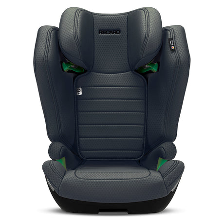 Recaro Axion 1 autostol i grå, set forfra med synlige seler og RECARO-logo