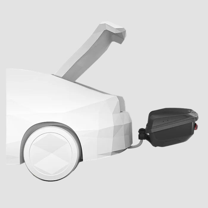 Thule Arcos XL bagageboks 450L vippet ned, så bilens bagklap kan åbnes