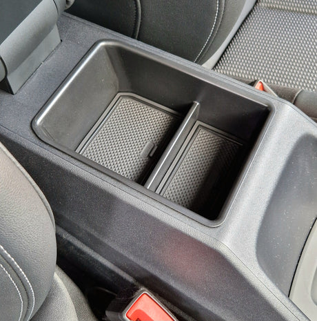 Opbevaringsboks i armlænet i en Audi Q4/Q5 