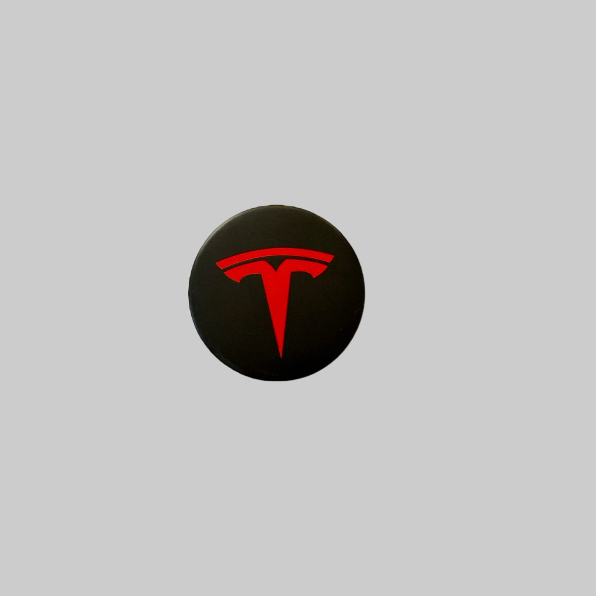 Rød centerkapsel med Tesla logo