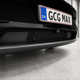 GCG MAX beskytter til luftindtag monteret på fronten af en sort Tesla Model Y 2025 (Juniper)