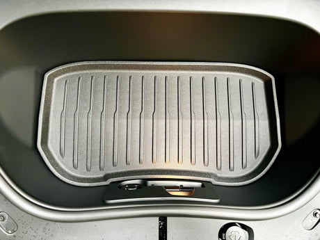 Frunk måtte monteret i det forreste bagagerum på Tesla Model 3 2024 Highland