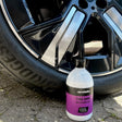 Airolube Tyre Shine påføres dæk ved sort alufælg