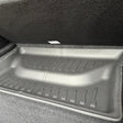 Opbevaringsbakke i bagagerummet på Tesla Model Y Juniper