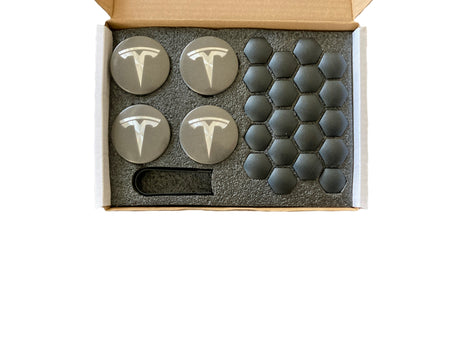 Aero Wheel Cap Kit til Tesla – navkapsler med sølvgråt Tesla-logo og boltcovers i æske