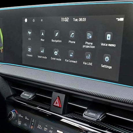 Skærmbeskytter monteret på infotainmentskærm og digitalt instrumentdisplay i Kia EV6