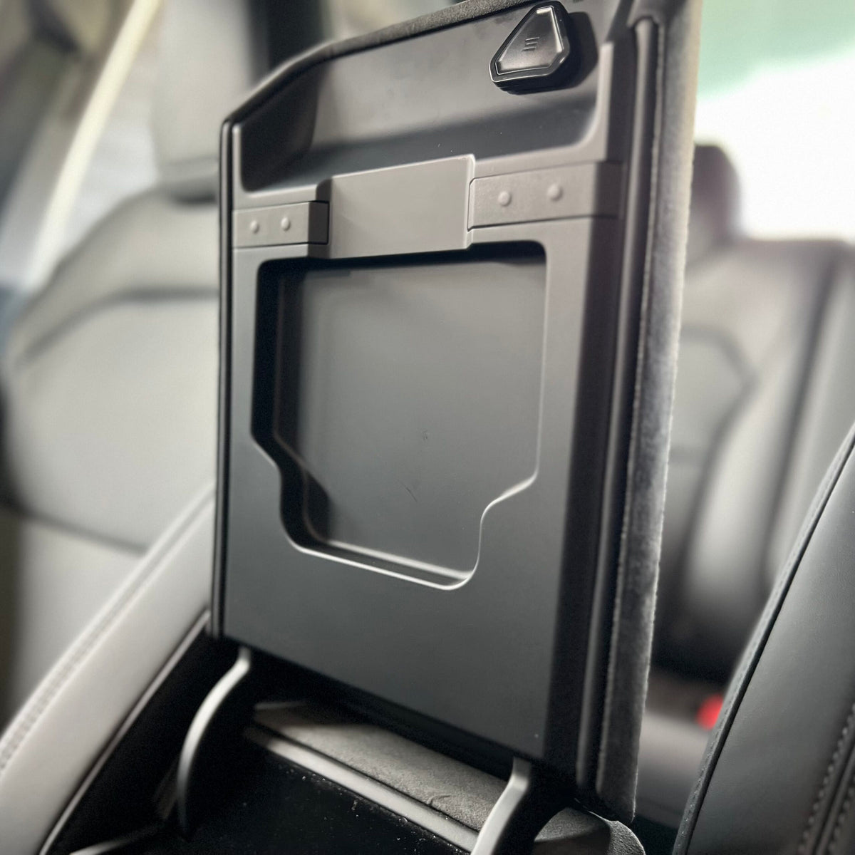 Skjult opbevaringsboks til Tesla Model 3 Highland og Model Y Juniper – billede 3