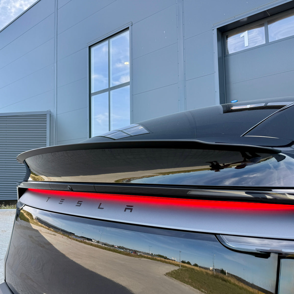 Pro spoiler i ABS til Tesla Model Y Juniper billede 2