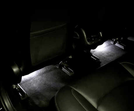 LED lamper under sæderne til Tesla Model Y