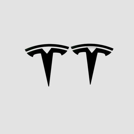 To Tesla T-emblemer i mat sort metal til Tesla Model 3