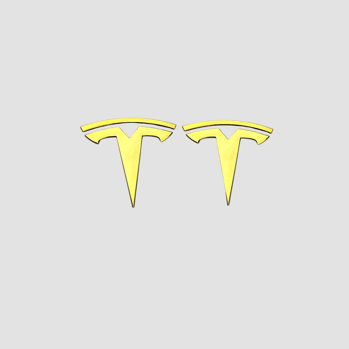 To Tesla T-emblemer i guldfarvet metal til Tesla Model 3
