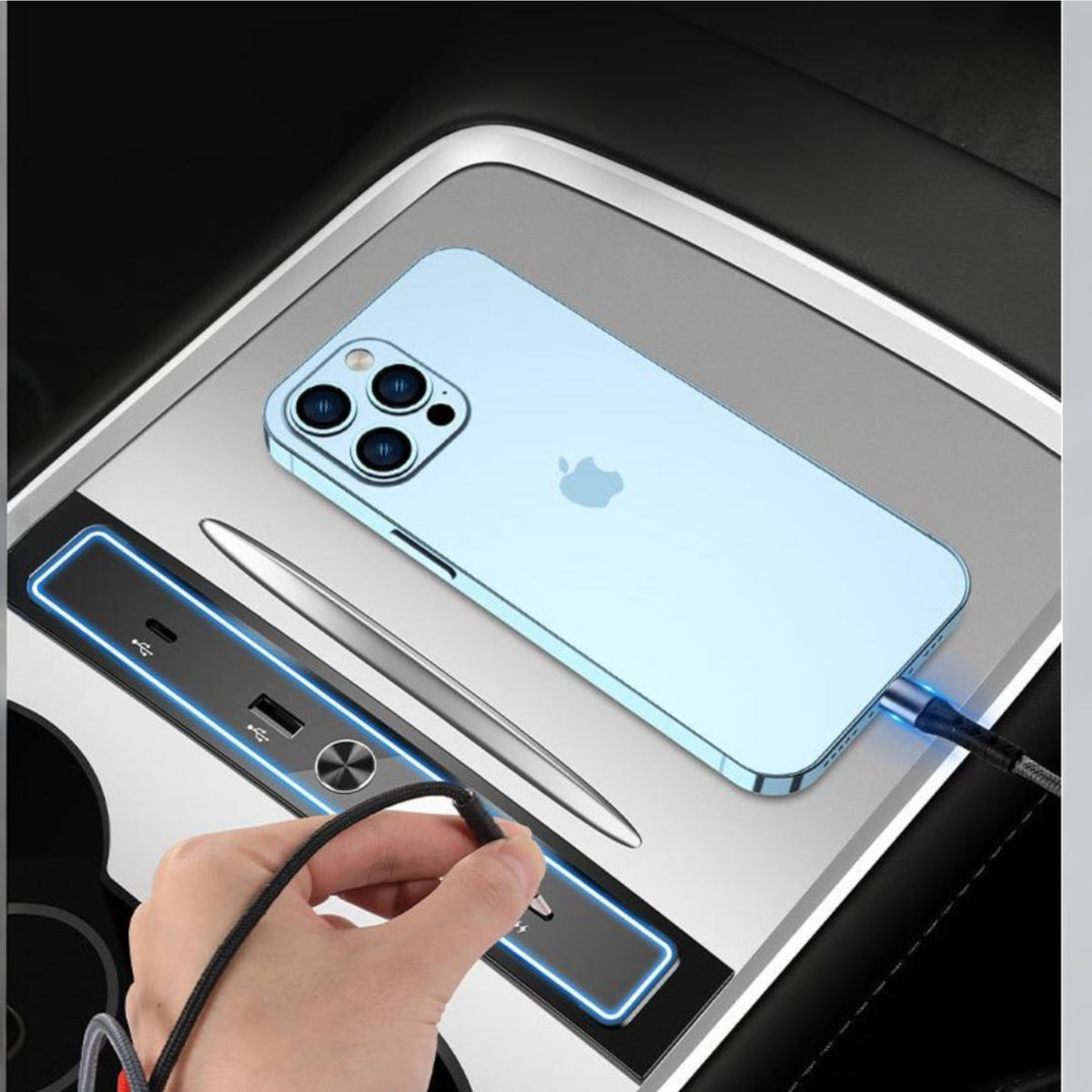 Trådløs opladning af telefon via mini USB hub i Tesla midterkonsol