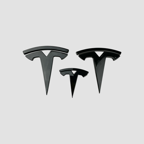 Tre Tesla T-emblem covers i blank sort i forskellige størrelser til Model 3