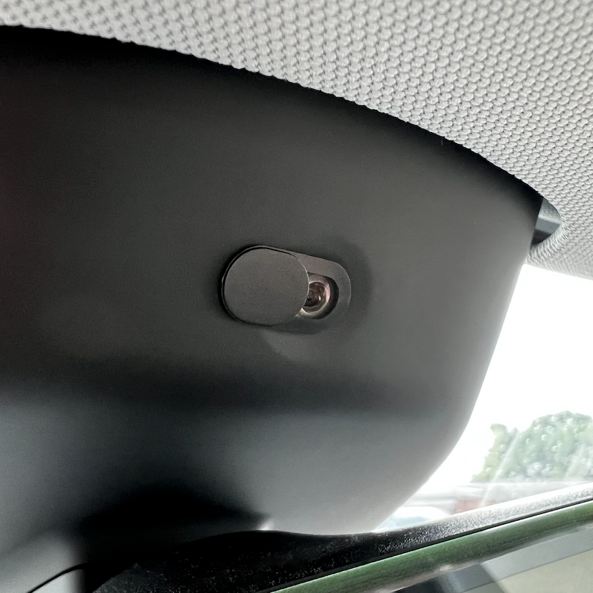 Et kamera cover som kan sættes ind i din tesla, monteret. 
