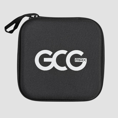 Lukket sort GCG MAX opbevaringstaske med lynlås og logo
