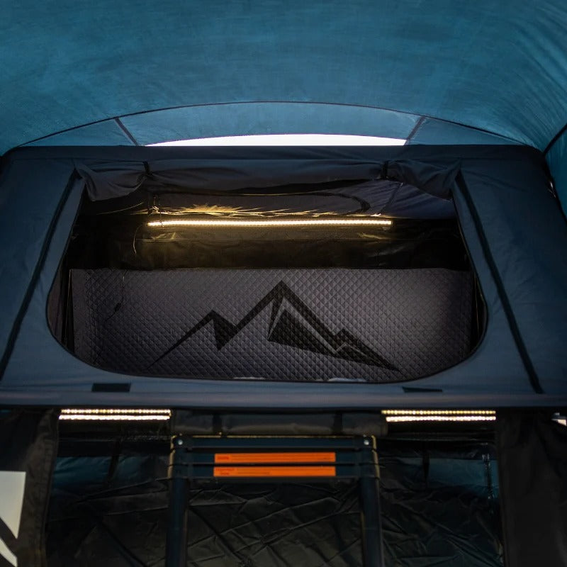 Moby Mountain LED Kit lyser op i Moby Mountain Peak tagtelt – universelt til tagtelte