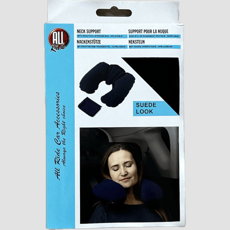 Detailemballage til nakkepuden med en mørkeblå U-formet pude i ruskindslook og teksten 'Neck Support' og 'Suede Look'
