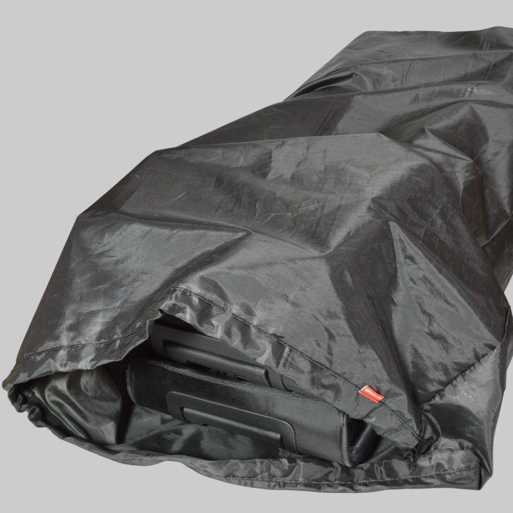 Car bags posen halvt åben, og viser hvor meget plads der er